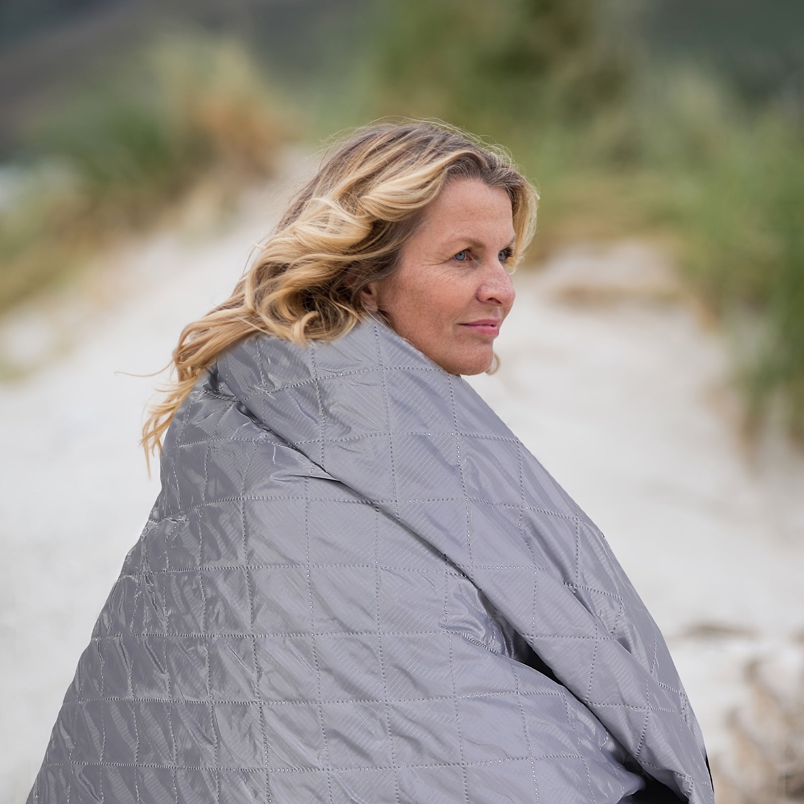 2 Large Outdoor Blanket 78'' X 55'' Quilted Windproof High Quality Fleece Sandproof Stadium Foldable Warm Blanket for Camping Picnic Sporting Events Cold Weather (Gray)
